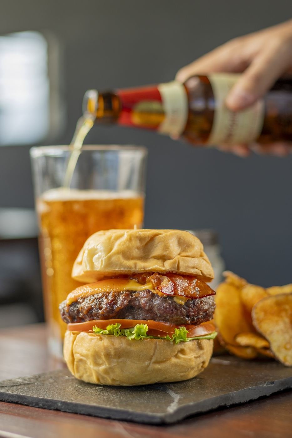 Fuga Burger con BBQ del Neusa y tocineta, plato del restaurante de Fuga